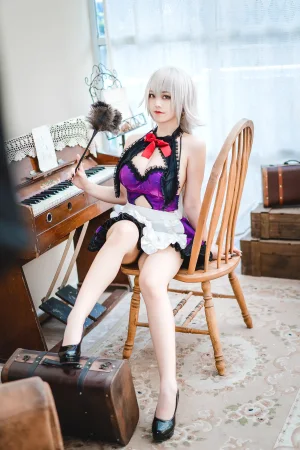 《贞德女仆》｜蜜汁猫裘 · 40张写真