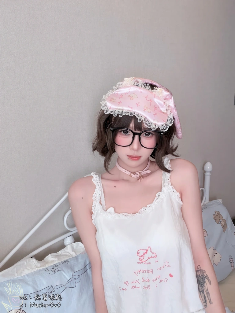 《她的秘密读物》｜麻薯好吃 · 80张写真
