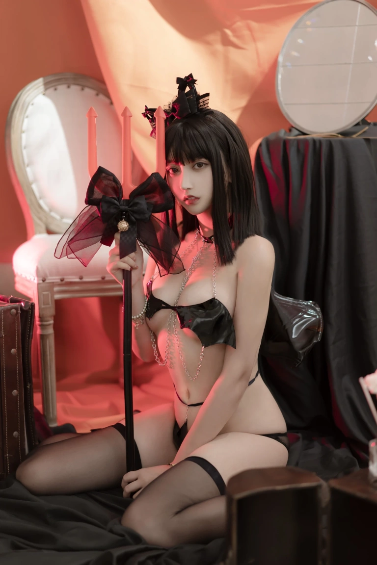 《恶魔》｜过期米线线喵 · 44张写真