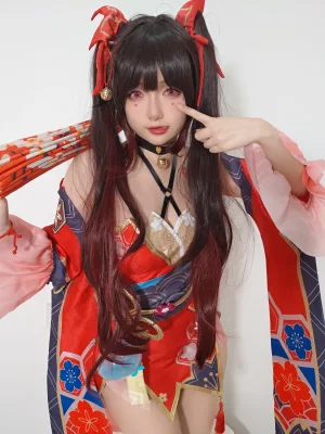 《自撮り写真 花火》｜迷之呆梨 · 66张写真、3 个视频