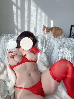 《红啊》｜阿半今天很开心 · 71张写真、1 个视频