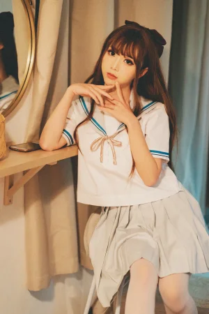 《绿jk》｜面饼仙儿 · 16张写真