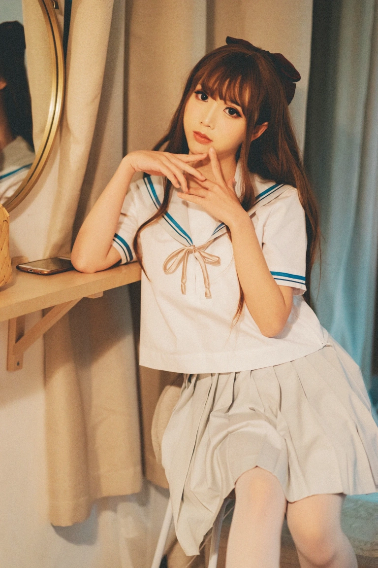 《绿jk》｜面饼仙儿 · 16张写真