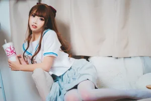 《绿jk》｜面饼仙儿 · 16张写真