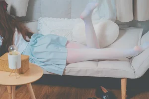 《绿jk》｜面饼仙儿 · 16张写真