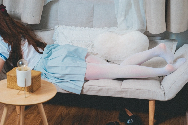 《绿jk》｜面饼仙儿 · 16张写真
