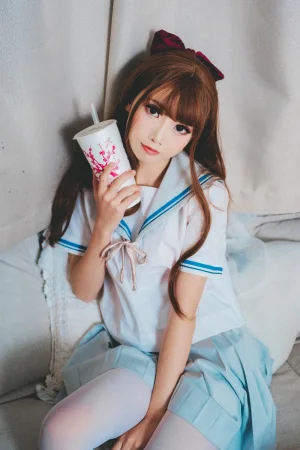 《绿jk》｜面饼仙儿 · 16张写真