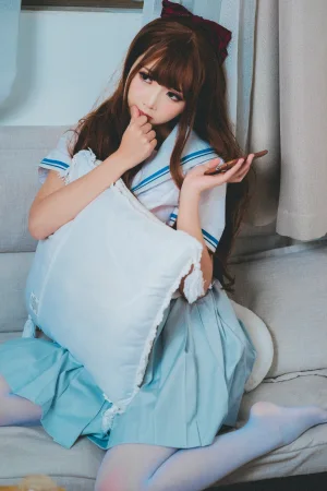 《绿jk》｜面饼仙儿 · 16张写真