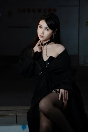 《女同事》｜不呆猫 · 116张写真、1 个视频