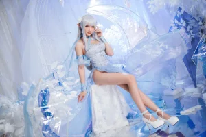 《爱蜜莉雅 水晶礼服》｜瓜希酱 · 28张写真