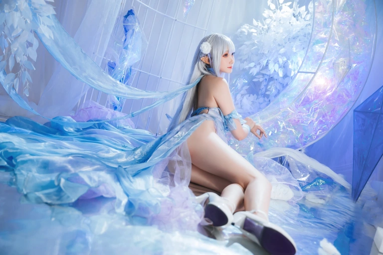 《爱蜜莉雅 水晶礼服》｜瓜希酱 · 28张写真