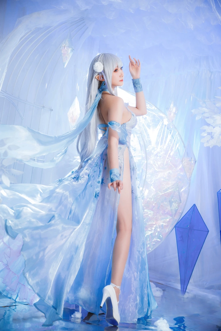 《爱蜜莉雅 水晶礼服》｜瓜希酱 · 28张写真