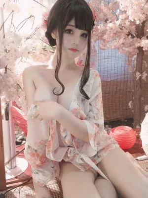 《浴娘》｜蜜汁猫裘 · 29张写真、4 个视频