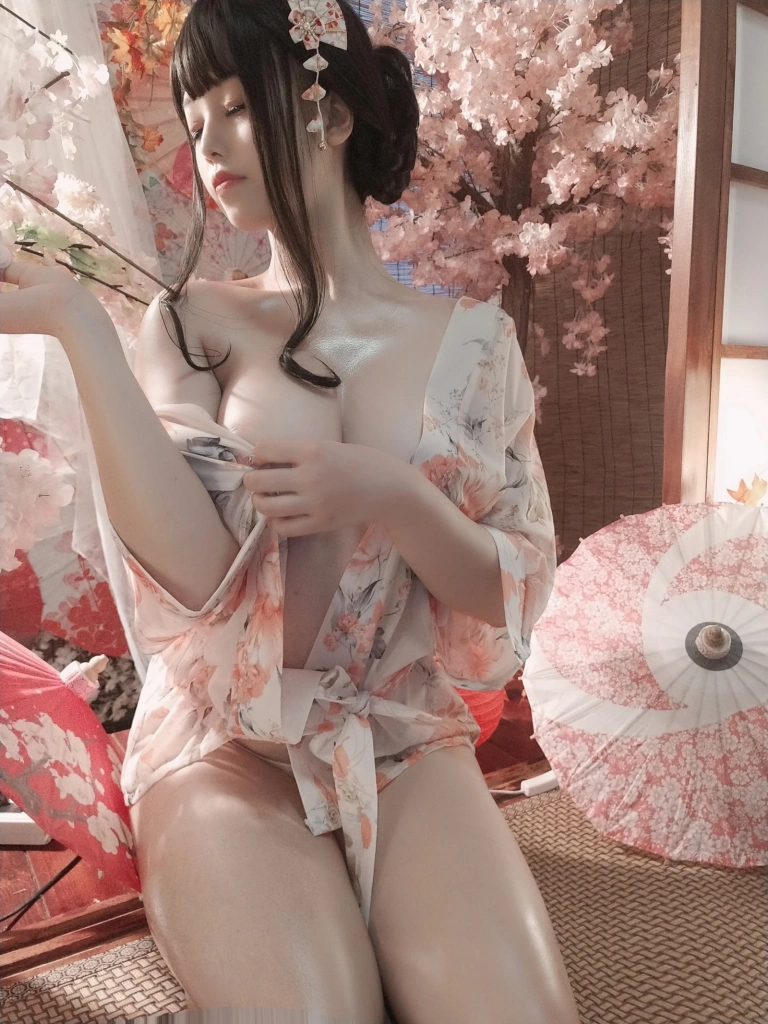 《浴娘》｜蜜汁猫裘 · 29张写真、4 个视频