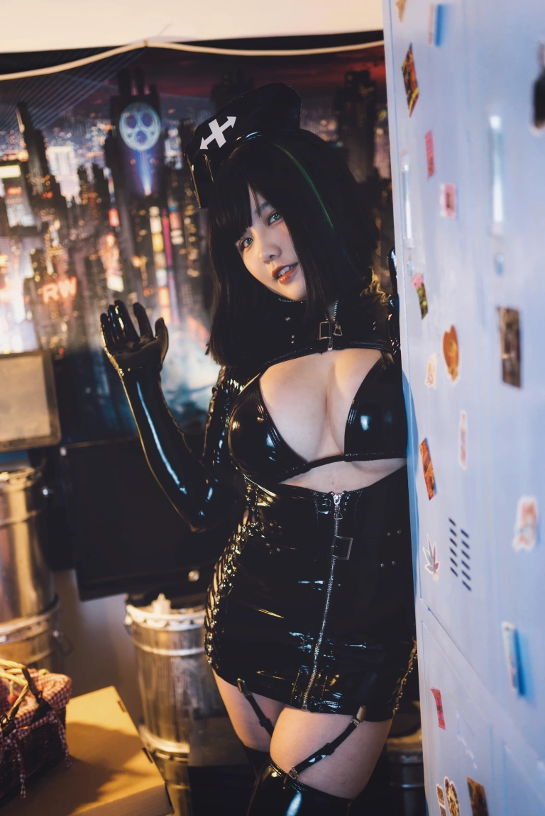 《黑暗护士》｜阿半今天很开心 · 98张写真、2 个视频