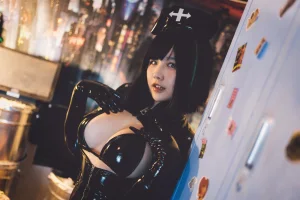 《黑暗护士》｜阿半今天很开心 · 98张写真、2 个视频