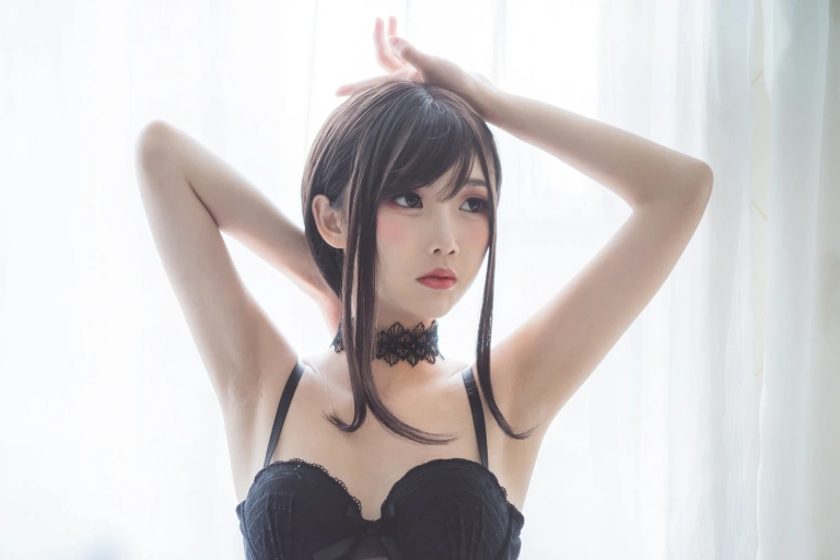 《脑内少女 黑色束衣》｜面饼仙儿 · 13张写真
