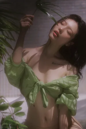 《绿意》｜桃良阿宅 · 23张写真