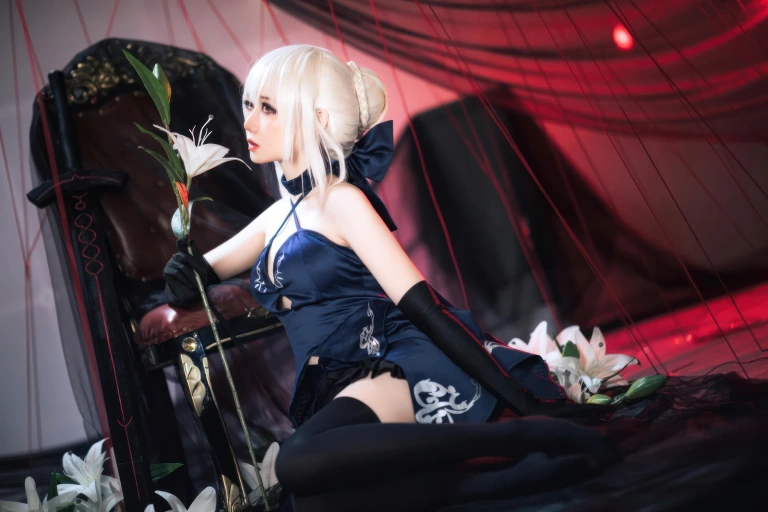 《FGO 黑Saber三破礼服》｜焖焖碳 · 30张写真