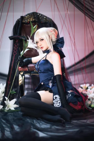 《FGO 黑Saber三破礼服》｜焖焖碳 · 30张写真