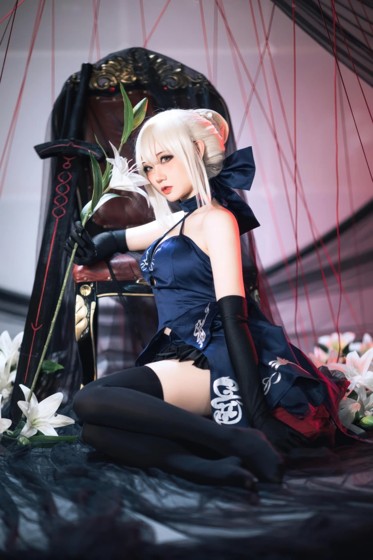 《FGO 黑Saber三破礼服》｜焖焖碳 · 30张写真