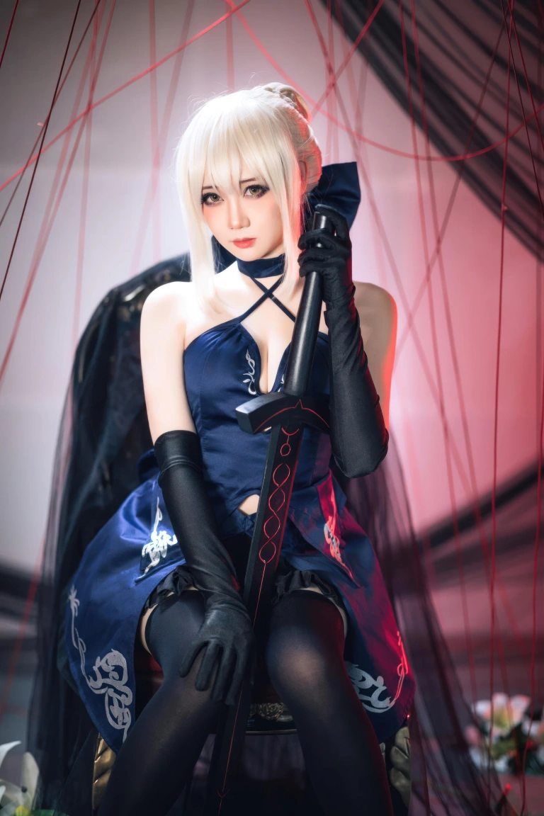 《FGO 黑Saber三破礼服》｜焖焖碳 · 30张写真