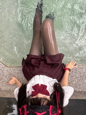 《温泉双马尾JK》｜不呆猫 · 22张写真、1 个视频