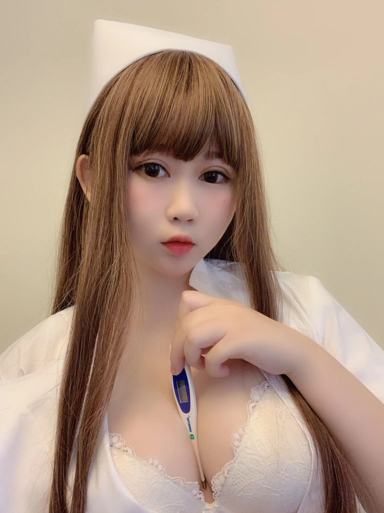 《性感护士》｜依酱 · 23张写真