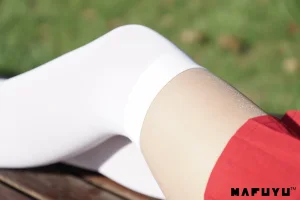 《红JK白过膝》｜神楽坂真冬 · 187张写真