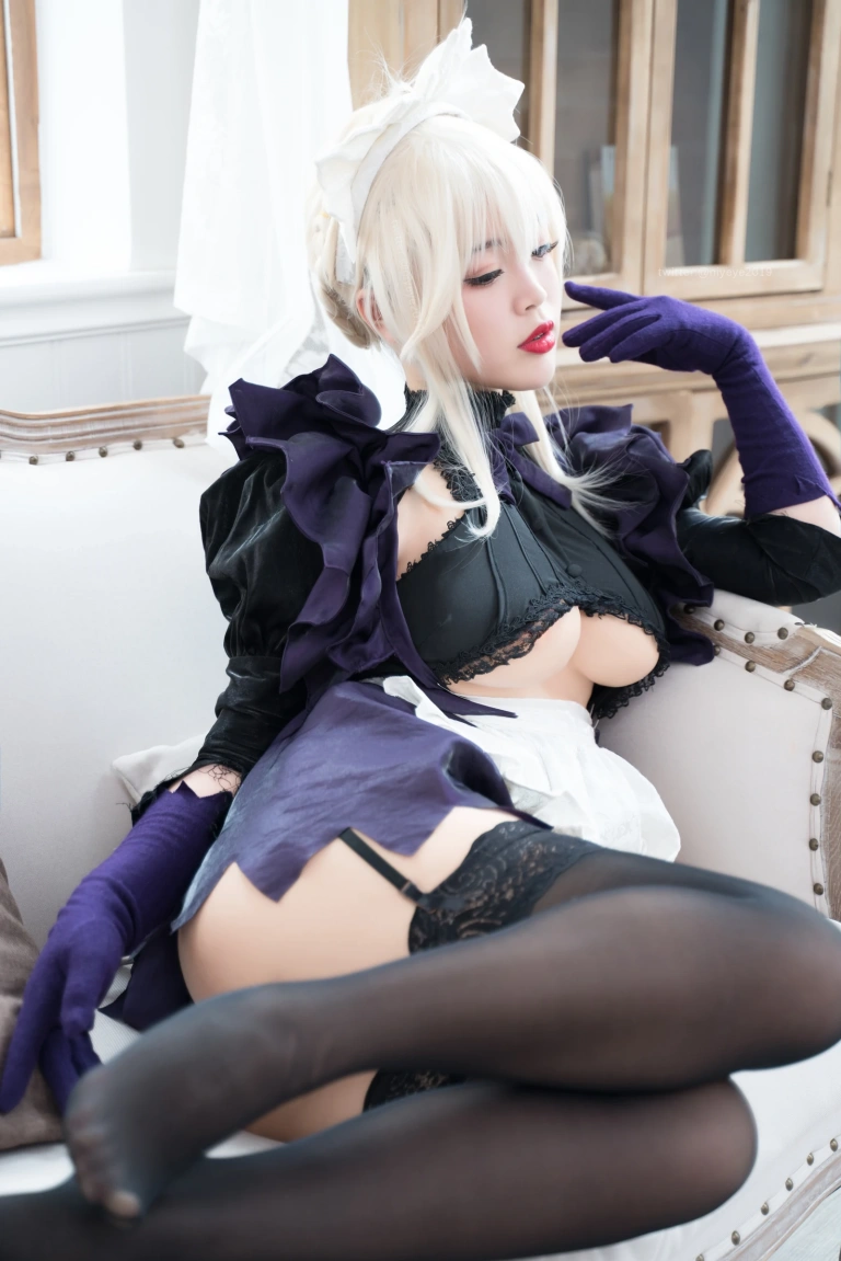 《黑枪呆女仆》｜白烨 · 50张写真