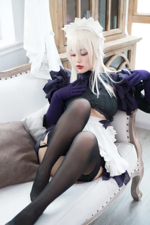 《黑枪呆女仆》｜白烨 · 50张写真
