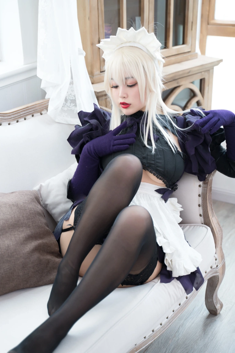 《黑枪呆女仆》｜白烨 · 50张写真