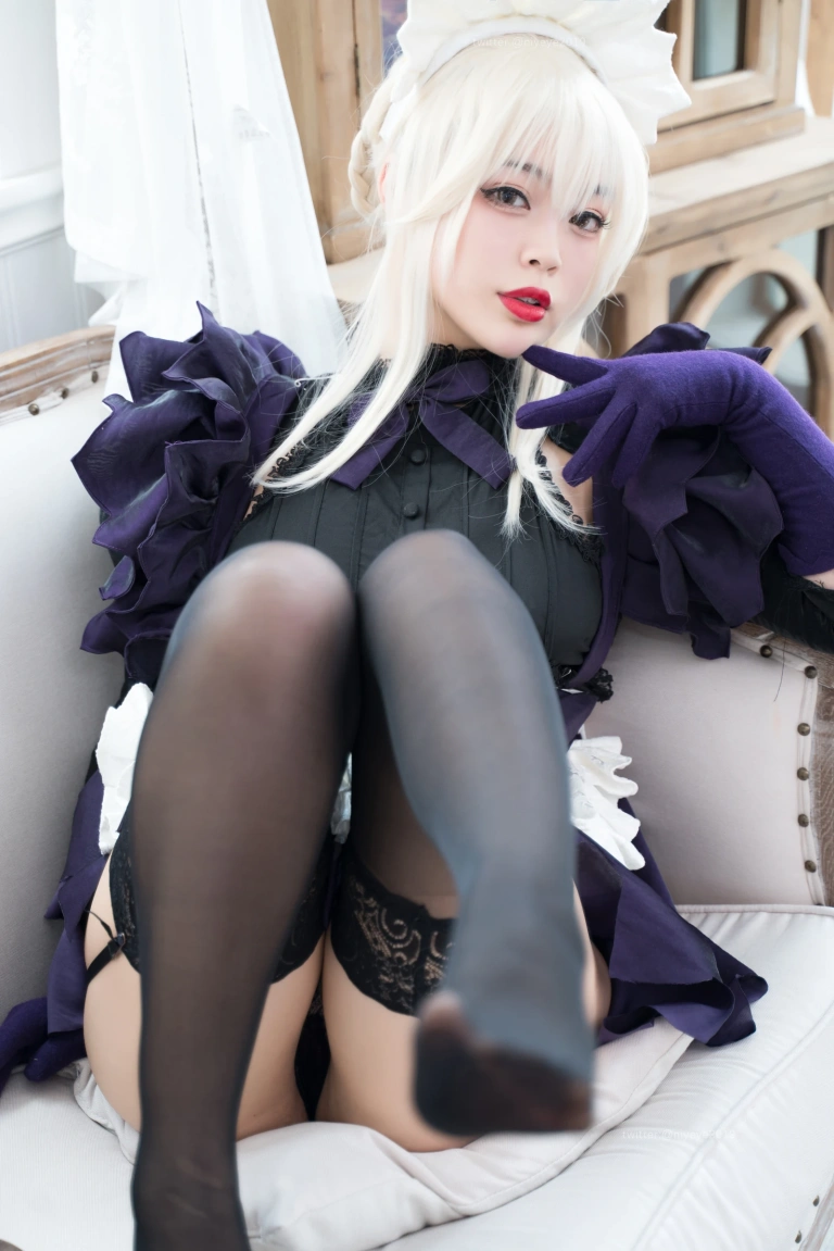 《黑枪呆女仆》｜白烨 · 50张写真