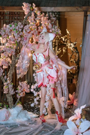 《胡桃和殷紫萍cos》｜七月喵子 · 109张写真