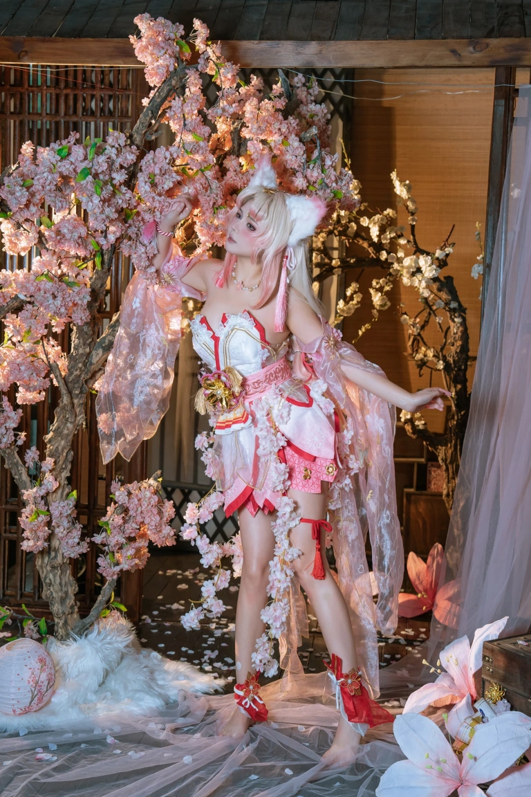 《胡桃和殷紫萍cos》｜七月喵子 · 109张写真