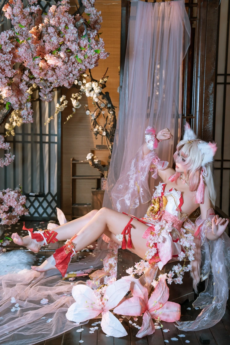 《胡桃和殷紫萍cos》｜七月喵子 · 109张写真