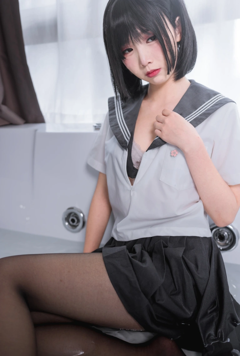 《脑内少女 黑丝JK》｜面饼仙儿 · 25张写真