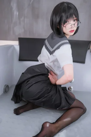 《脑内少女 黑丝JK》｜面饼仙儿 · 25张写真