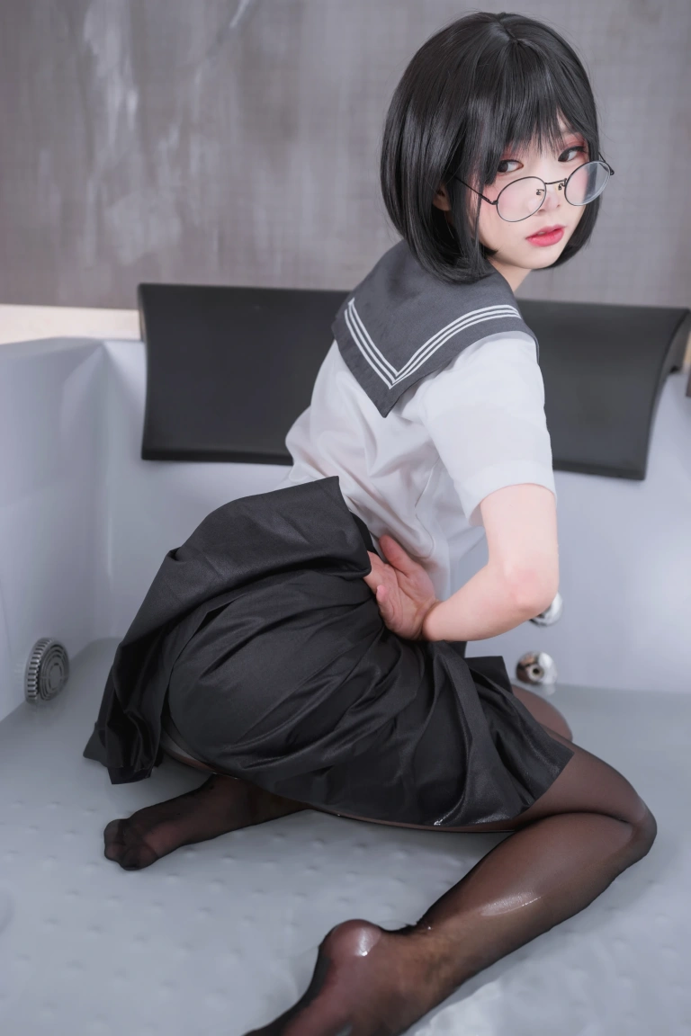 《脑内少女 黑丝JK》｜面饼仙儿 · 25张写真