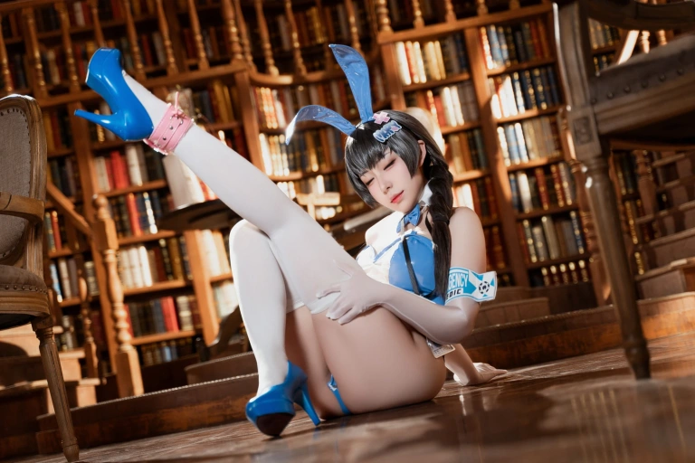 《NIKKE 胜利女神 梅里兔》｜虎森森 · 30张写真