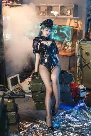 《胶衣女警》｜蜜汁猫裘 · 51张写真