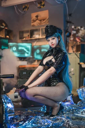 《胶衣女警》｜蜜汁猫裘 · 51张写真