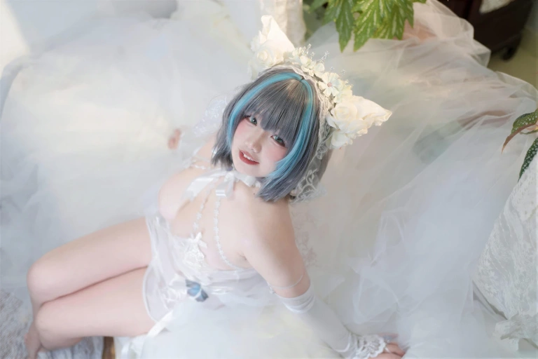 《碧蓝航线 柴郡誓约花嫁》｜阿半今天很开心 · 130张写真、4 个视频