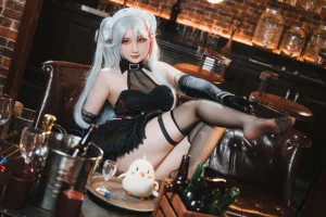 《欧根亲王沉醉于夜》｜瓜希酱 · 20张写真