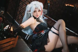 《欧根亲王沉醉于夜》｜瓜希酱 · 20张写真