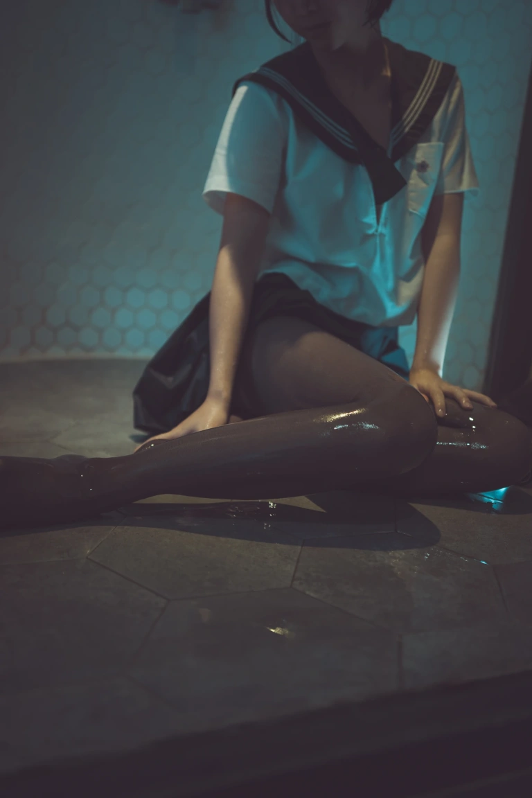 《脑内少女 浴缸黑丝》｜面饼仙儿 · 21张写真