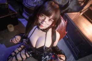 《小魅魔》｜抱走莫子 · 45张写真、34 个视频