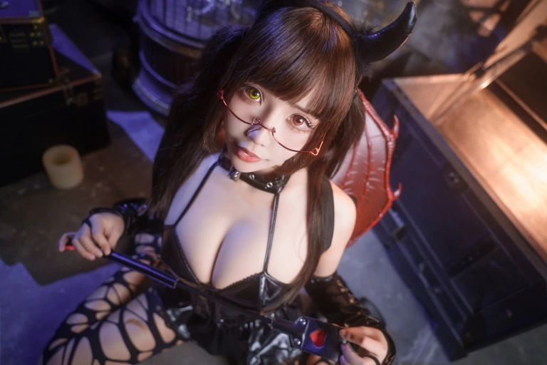 《小魅魔》｜抱走莫子 · 45张写真、34 个视频
