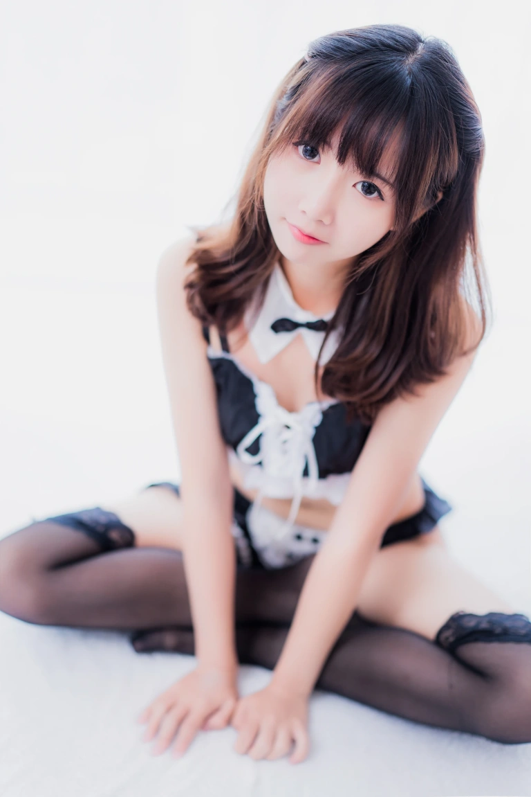 《女仆私房》｜面饼仙儿 · 25张写真、1 个视频