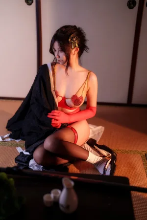 《未亡人太太》｜抱走莫子 · 65张写真、13 个视频